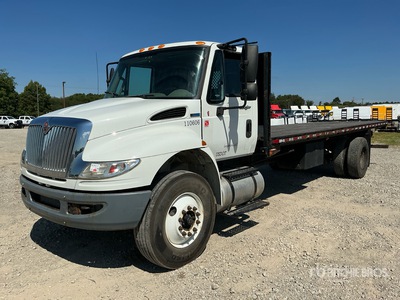 2014 International 4300 4x2 Camión Caja Abierta