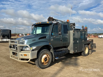 2007 International DuraStar 4400 4x2 Sleeper Camion de servicios