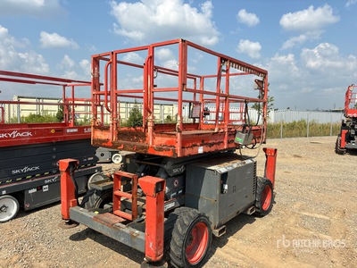 2017 Skyjack SJ6826 RT Dual Fuel Scissor Lift