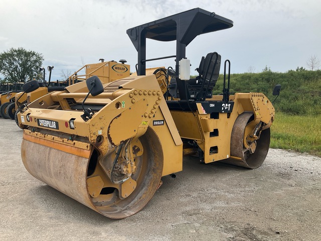 2010 Caterpillar CB64