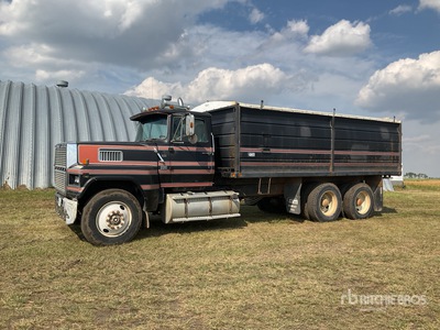 Ford LTL9000 6x4 Camion à grains