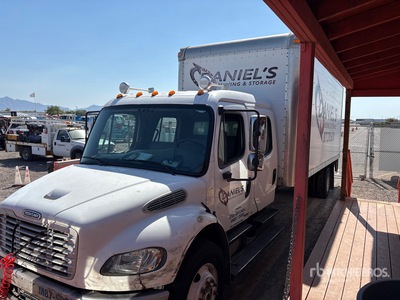 2007 Freightliner M2 106 شاحنة فان