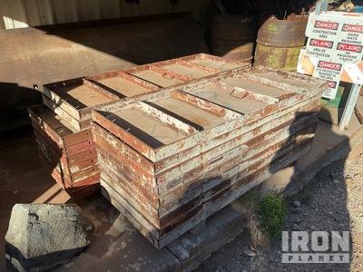 Quantity of (40) 4' Metal Concrete Form Panels