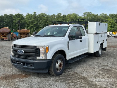 2017 Ford F-350 XL 4x2 Extended Cab Utility Truck