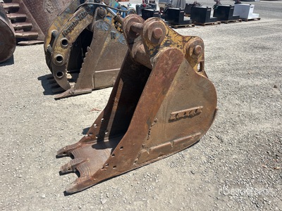 24 in Excavator Bucket - Fits Cat 320
