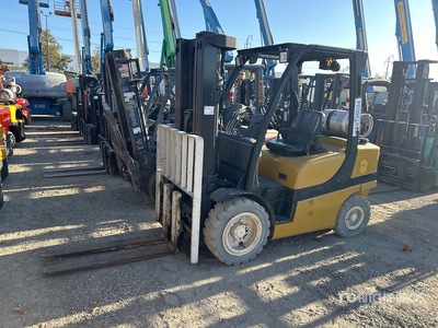 2015 Yale GLP060VXNDAE087 5700 lb Pneumatic Tire Forklift