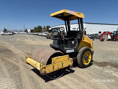 2013 Bomag BW124DH-40 Compacteur à tambour lisse