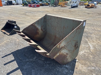 61 in Digging Excavator Bucket