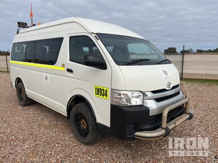 2015 Toyota HiAce Commuter 200 Series 4x4 11 Passenger Van in
