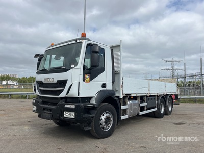 Iveco 6x4 平台トラック