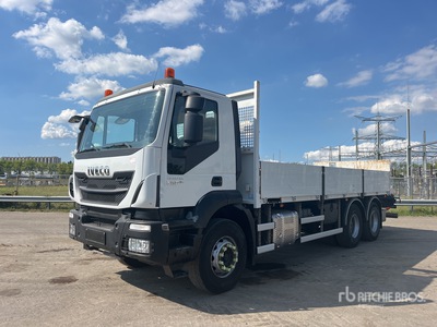 Iveco Trakker 360 E6 6x4 平台トラック
