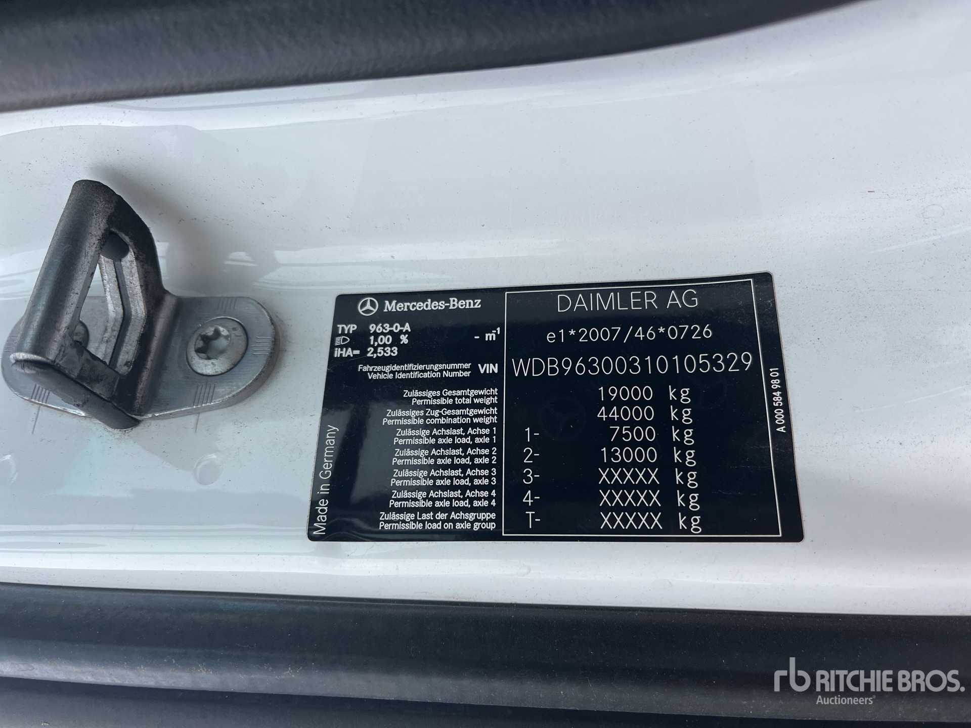 2017 Mercedes-Benz Actros 1833 Autocarro furgonato (Inoperable)
