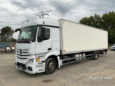 2017 Mercedes-Benz Actros 1833 4x2 Furgoneta caja cerrada (Inoperable)