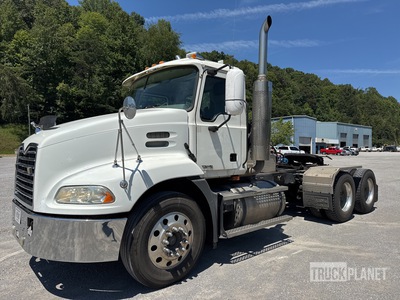2007 Mack CXN613 6x4 トラックトラクター（T/A）