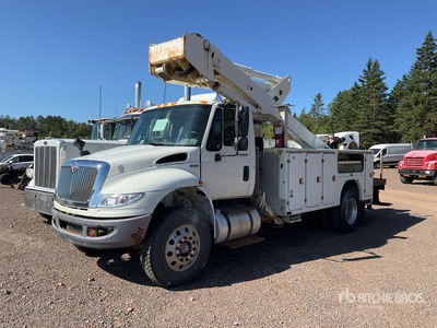 2013 Versalift VST-5000102 50 ft on 2014 International 4000 4x2 Cable Placer Camion à godets (Inoperable)