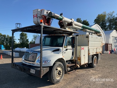 Altec LRV55 55 ft on 2005 International 4400 SBA 4x2 Forestry Bucket Truck