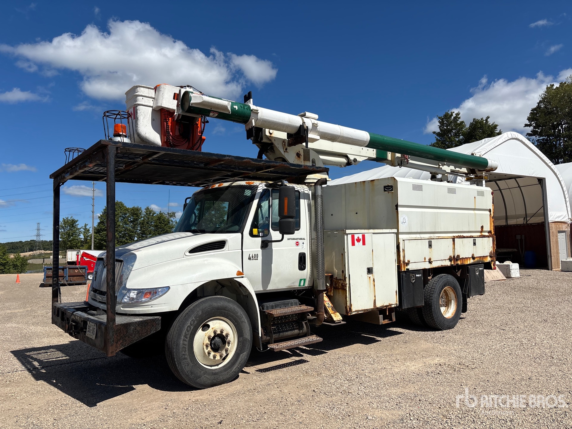 2005 International 4400 4x2 Forestry Arbeitsbühne-Lkw