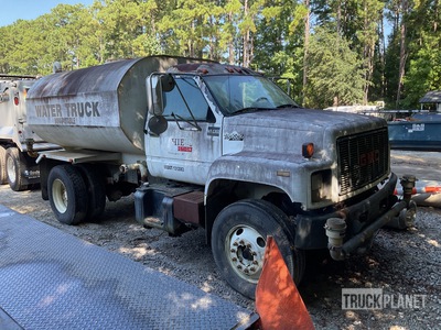 1996 GMC TopKick C7H042 4x2 Camion cisterna de agua (Inoperable)