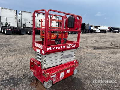 2018 MEC MICRO 19 Electric Scissor Lift