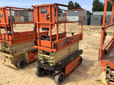 2017 JLG 1932R Electric Scissor Lift