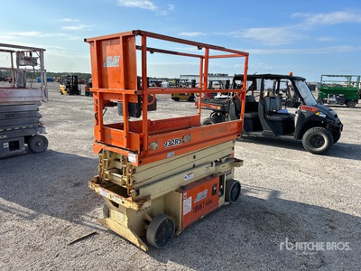 2016 JLG 1932R Electric Scissor Lift