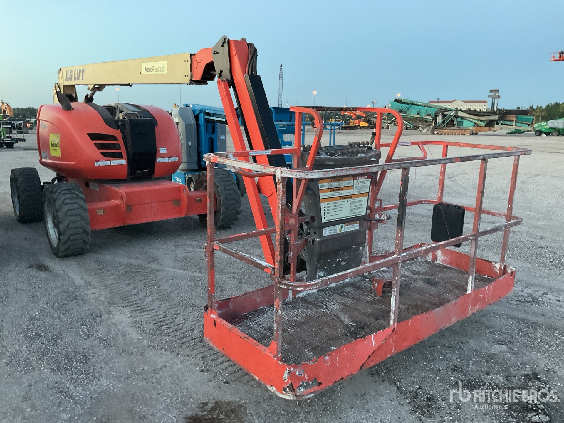 2017 JLG 600AJ Piattaforma monobraccio articolata