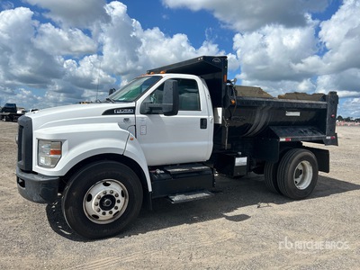 2017 Ford F-750 4x2 フラットベッドダンプトラック