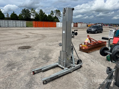 2017 Sumner 2124 Materialaufzug