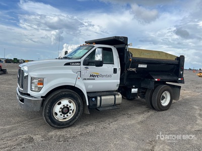 2017 Ford F-750 4x2 Camión plataforma volquete