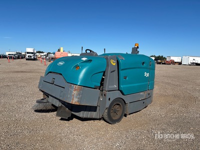 2013 Tennant Ride-On Floor Sweeper