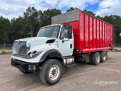 2012 International 7500 6x4 Live Bottom Camion d'ensilage