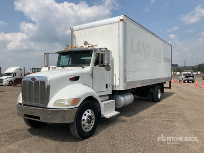 2006 Peterbilt 335 4x2 Autocarro furgonato