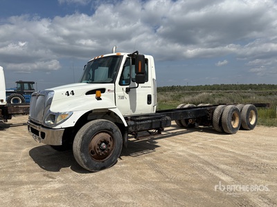 2004 International 7500 Cab and Chassis
