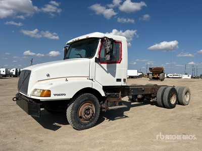 2000 Volvo VNL 6x4 Cabine et châssis