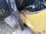Chassis with Clavijas del cangilón al brazo elevador