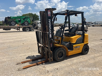 2021 Hyundai 25L-7A 5000 lb Pneumatic Tire Chariot Élévateur (Inoperable)