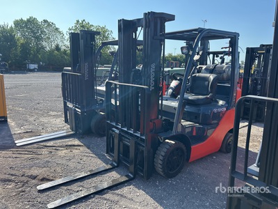 2011 Toyota 8FGCU25 4500 lb Pneumatic Tire Forklift