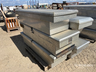 Quantity of (5) Aluminum Truck Tool Boxes Varios implementos camion