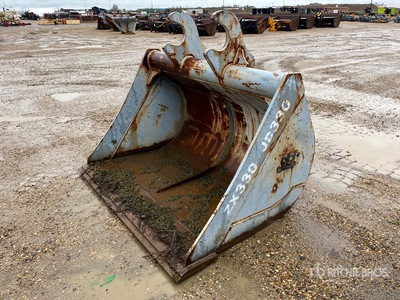 72 in Q/C Cleanup Excavator Bucket - Fits 330
