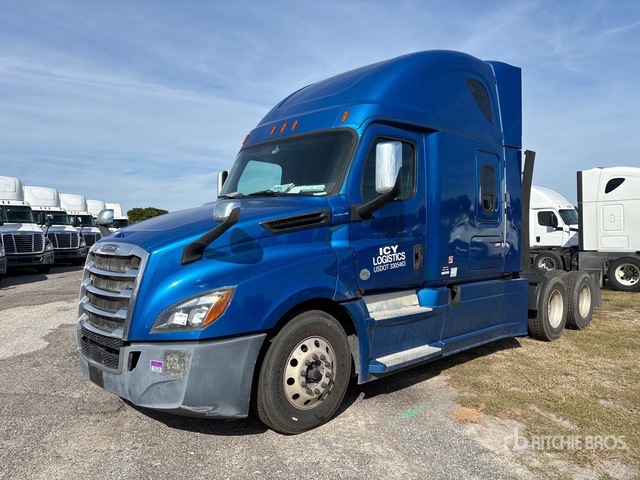 2020 Freightliner Cascadia 126 6x4 T/A Sleeper Truck Tractor