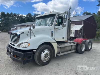 2005 Freightliner Columbia 120 Tri/A Day Cab Truck Tractor