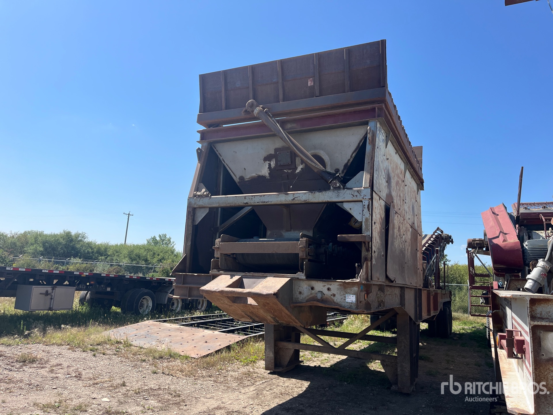 1995 Clemro Aggregate Feeder