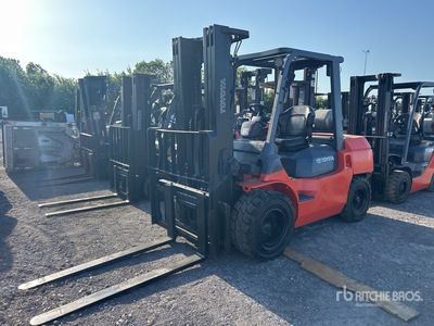 2013 Toyota 7FGU35 7000 lb Pneumatic Tire Forklift