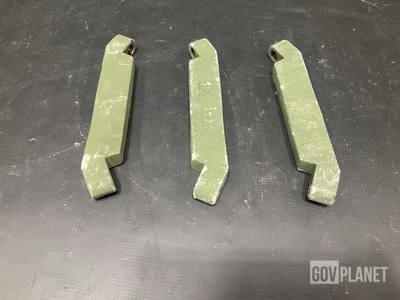 (32) General Dynamics 027074805 Latches