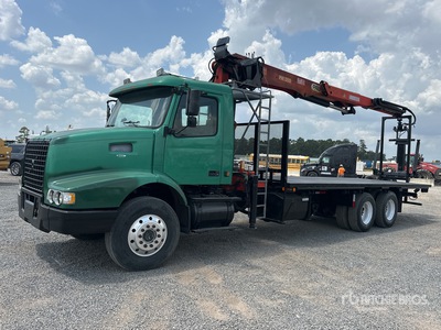 1999 Palfinger PW 350 Articulated Boom on 2002 Volvo VHD 6x4 VHD64B Boom Truck