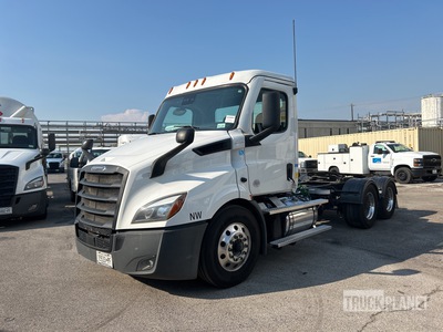 2022 Freightliner Cascadia 6x4 T/A Day Cab Truck Tractor