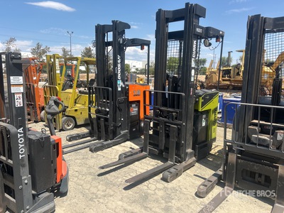 Clark NPX17 3300 lb شاحنة الوصول