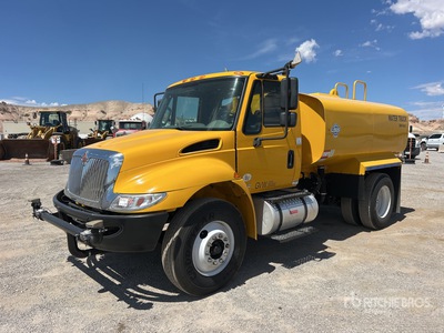 2019 International 4300 2000 gal 4x2 Autocarro per acqua