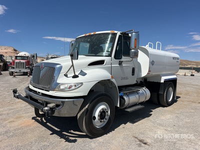 2019 International 4300 2000 gal 4x2 Wassertank-Lkw