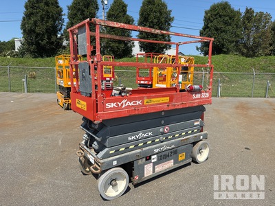2016 Skyjack SJ3226 Electric Scissor Lift